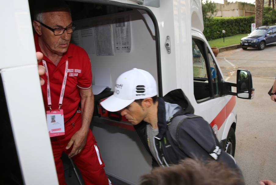 Contador ha subto un duro colpo alla spalla che richiesto alcuni accertamenti. Bettini